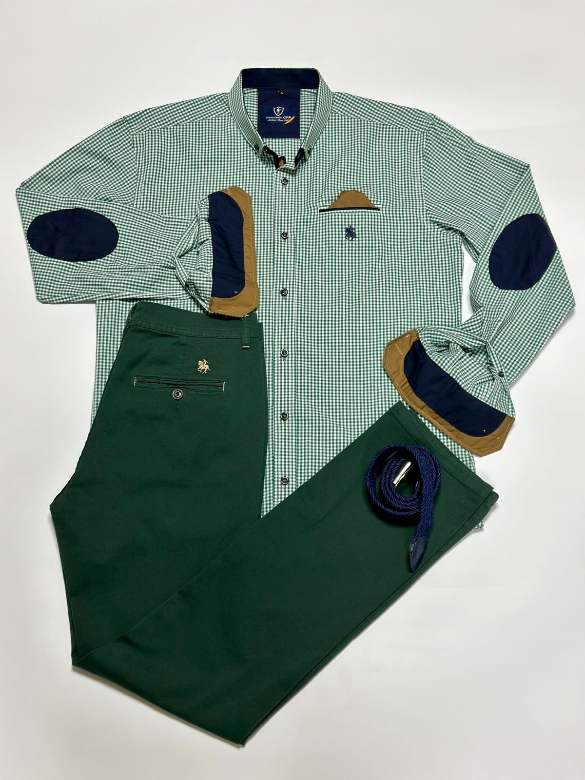 Camisa Vichy Verde con pantalón chino verde