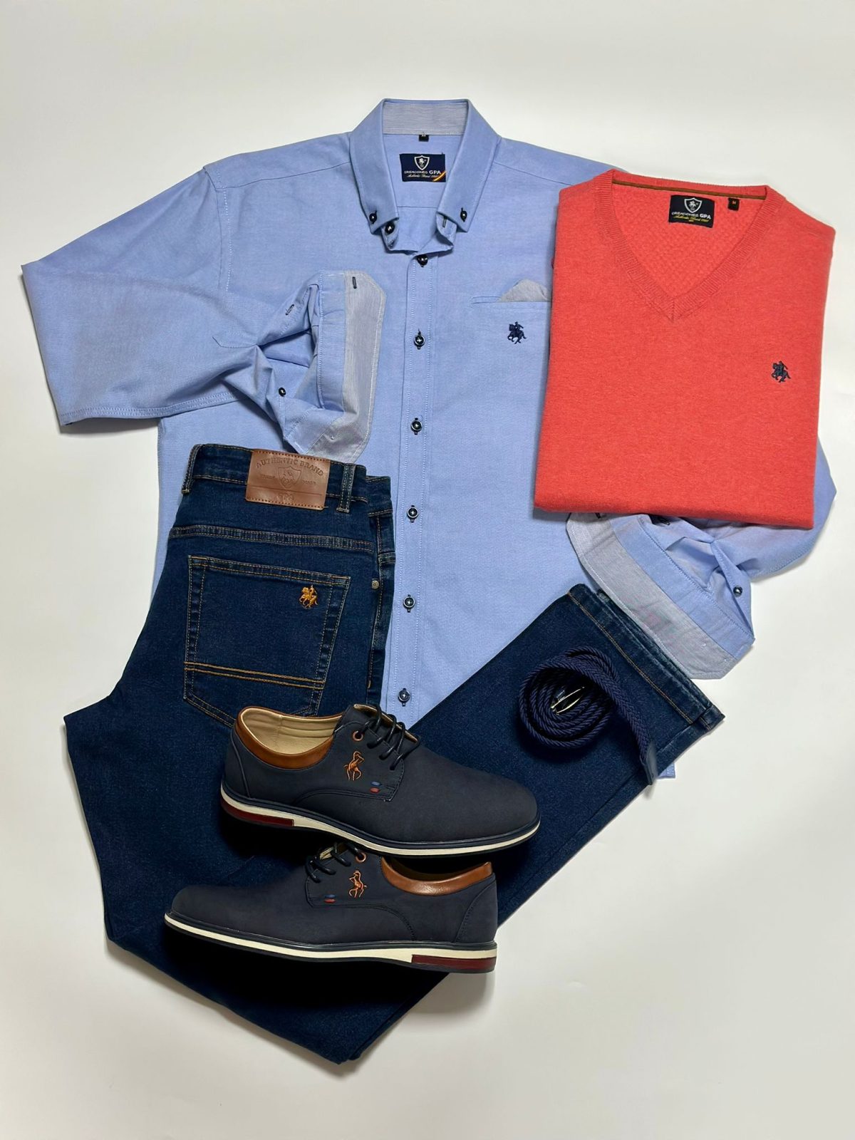 Set 4 - Camisa Oxford Azul, Jersey Naranja, Pantalón Vaquero Oscuro y Zapato Marino hombre