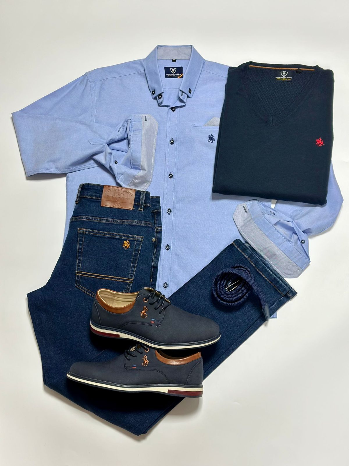 Set 4 - Camisa Oxford Azul, Jersey Marino, Pantalón Vaquero Oscuro y Zapato Marino hombre
