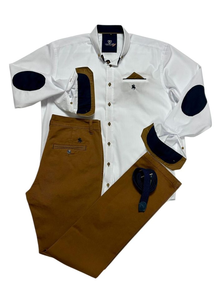 Camisa blanca codo pantalón camel