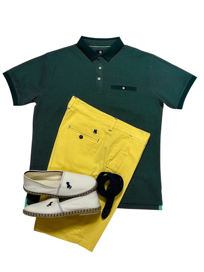 Polo. Micro Punto verde Bermuda amarillo Esparteña blanca